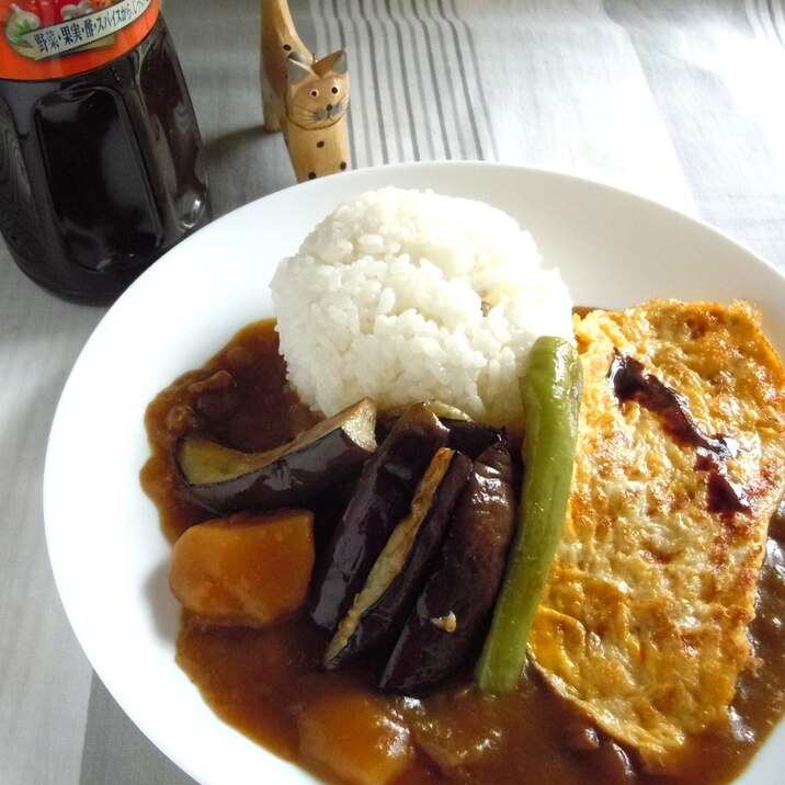 オムレツと夏野菜を添えた富良野風カレー〜♪